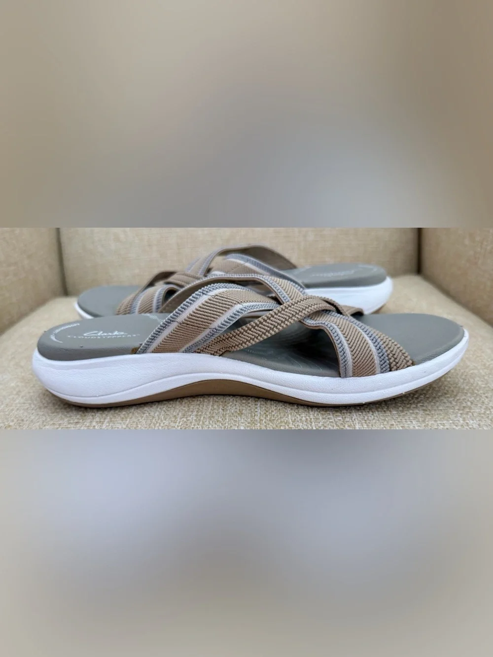 Clarks Mira Isle Tan Gray Crisscross Cloudsteppers Sandals Slides Women Size 8M
